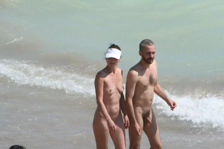 Пара нудистов