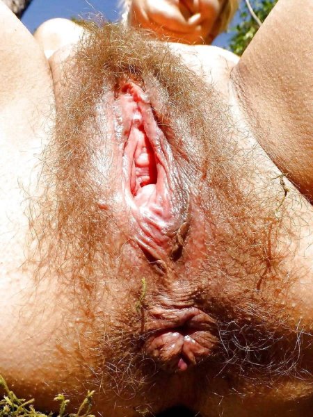 Промежность старой женщины