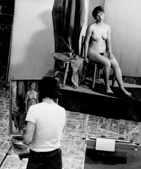 Натурщица в мастерской ню