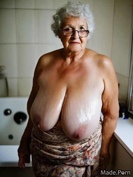 Большие сиськи бабушки любительское
