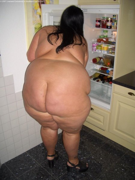 Очень толстая девушка