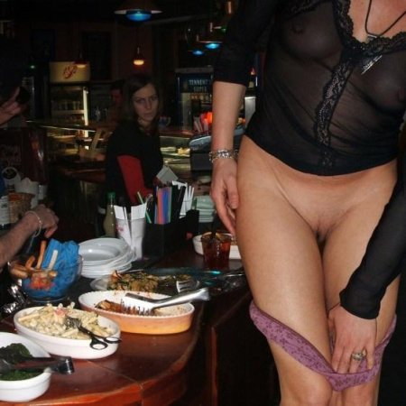 Жена без трусов