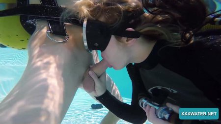 Отсос в бассейне под водой