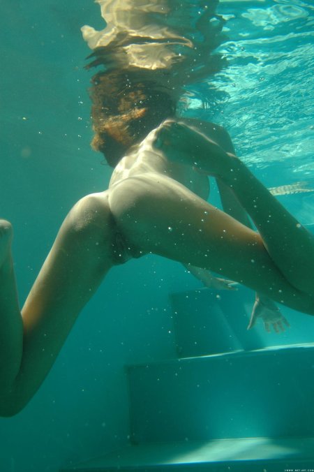 Голые девушки под водой
