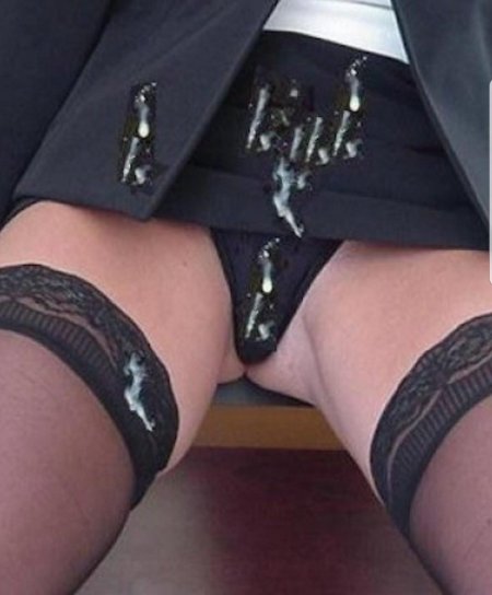 Сперма под юбкой