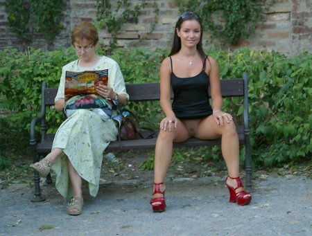 Мамочка без трусов