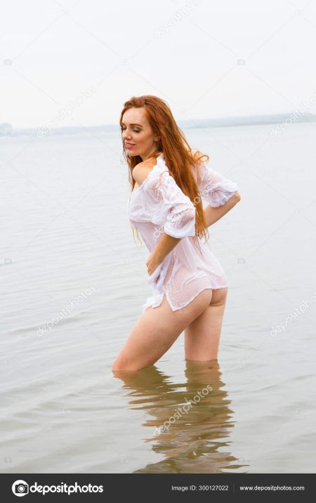 Красивые девушки в воде