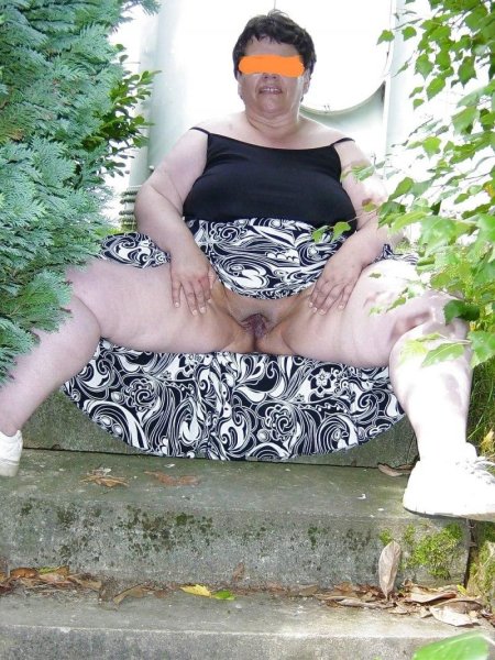 Зрелая толстушка