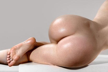 Попа девушек