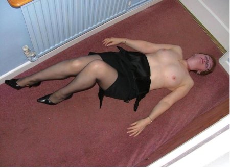 Голые женщины без сознания