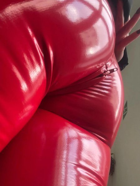 Жопа латекс