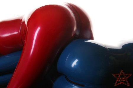 Эротические попки в латексе