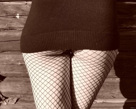 Девушка в сетчатых колготках