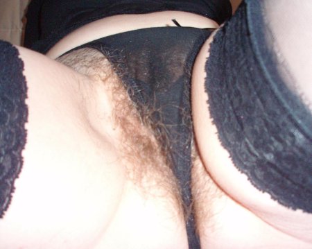 Волосики под трусиками