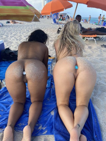 На пляже порно