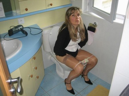 Девушка туалет