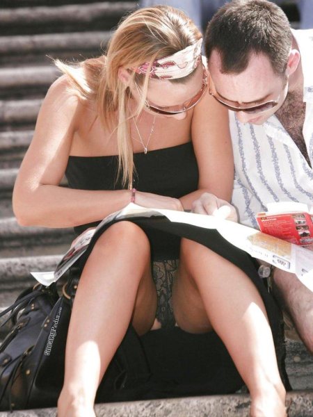 Девушка под юбкой