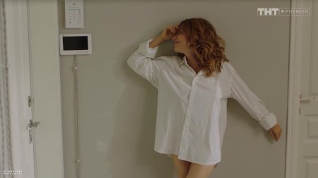 Елена подкаминская без лифчика