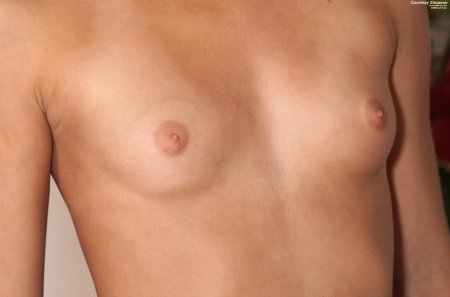 Голые сиськи первый размер