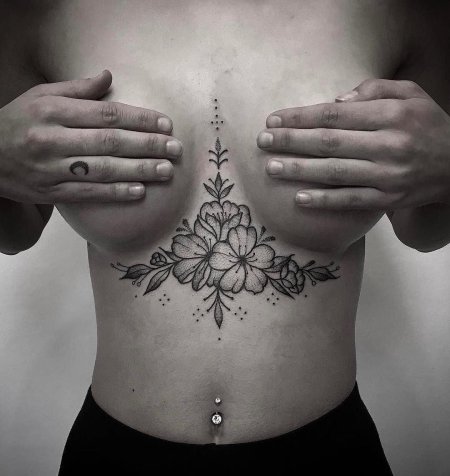 Тату под грудь