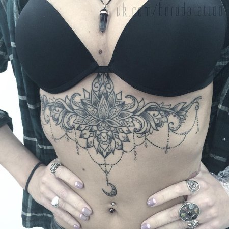 Тату под грудь