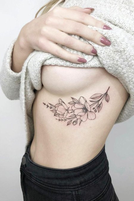 Тату под грудь