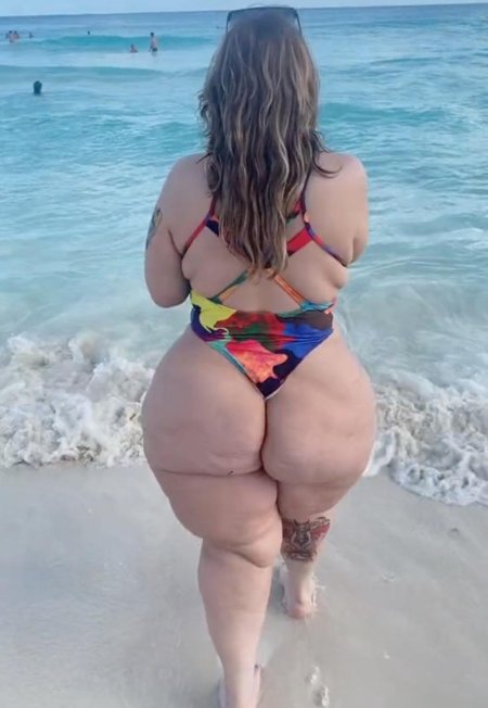 Tallulah moon в бикини