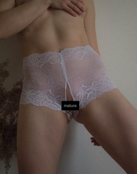 Промежность в трусах