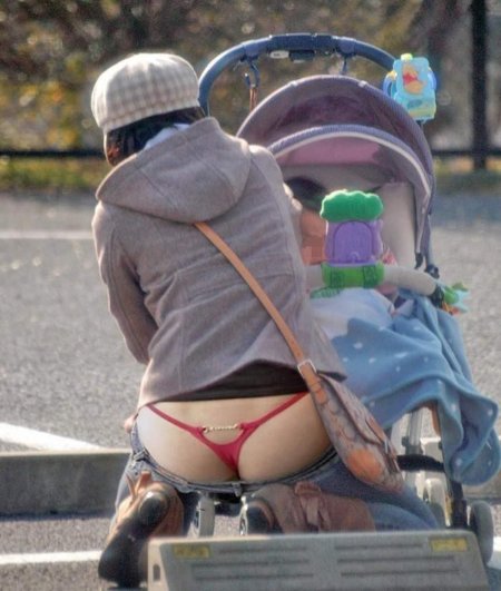 Торчат стринги