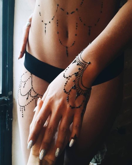 Мехенди на теле