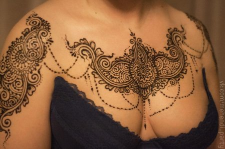 Узоры хной на теле