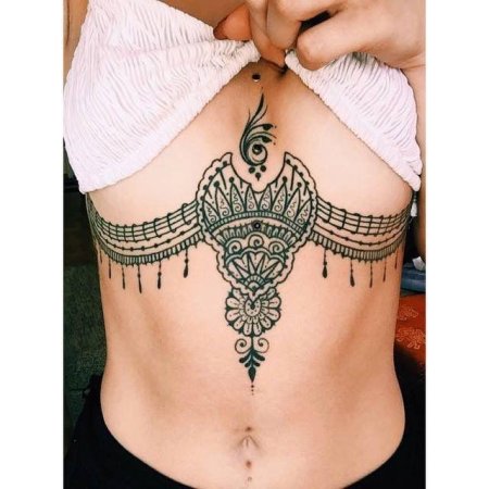 Татуировка под грудью