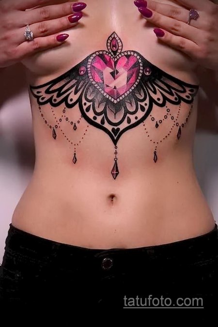 Тату под грудь