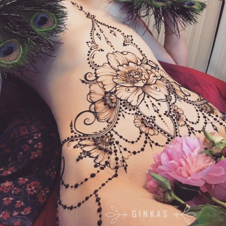 Мехенди на спине