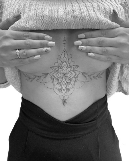 Тату под грудью женские