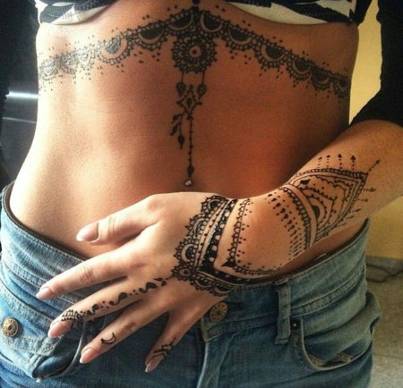 Тату мехенди на животе