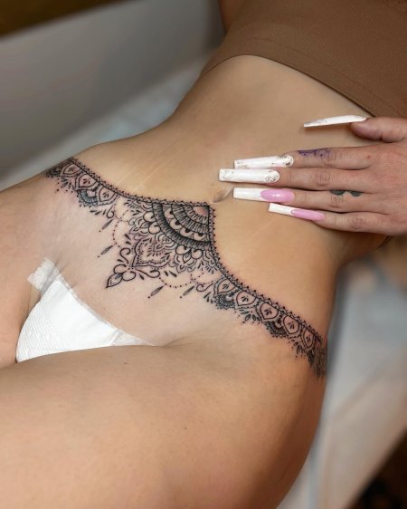 Женские интимные татуировки