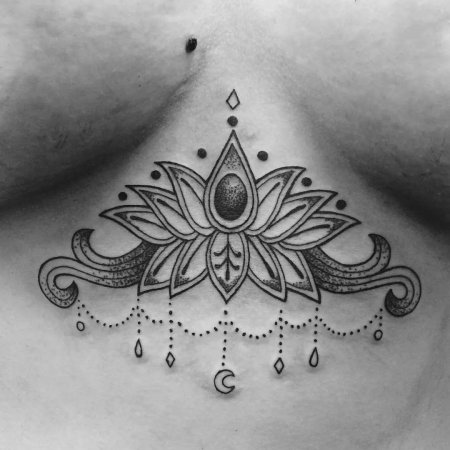 Тату под грудь