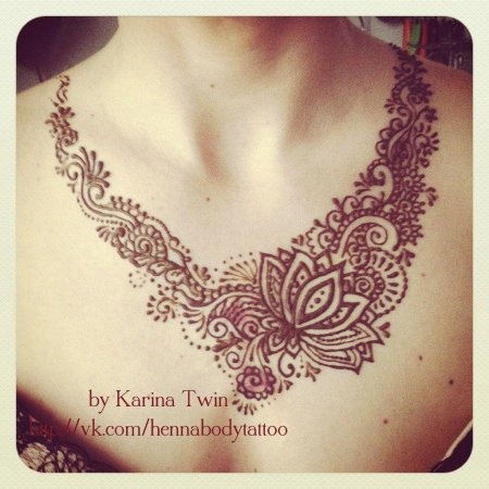 Мехенди на плече