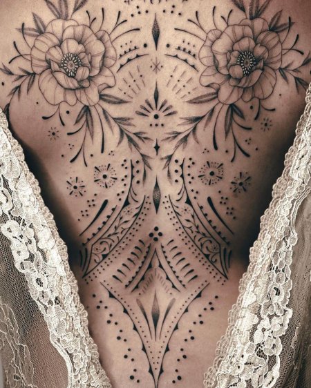 Тату на спине для девушек