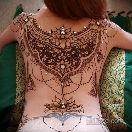 Мехенди на спине