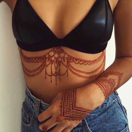 Мехенди на спине