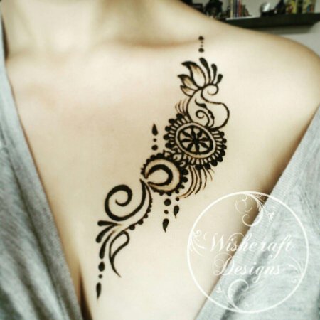 Мехенди на груди