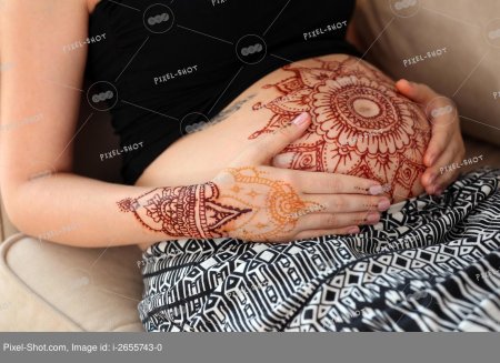 Мехенди на животе