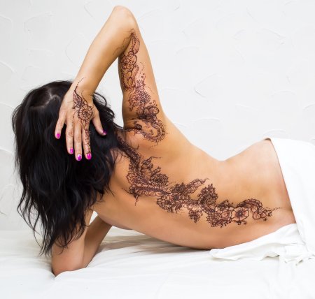 Мехенди на теле