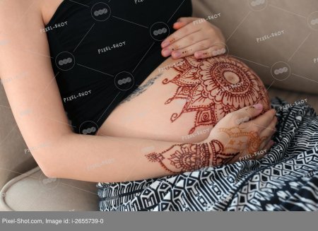 Мехенди на животе