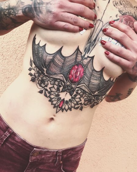 Тату летучая летучая мышь