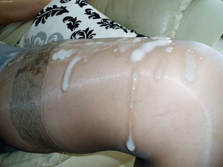 Кончил на ляжки в колготках