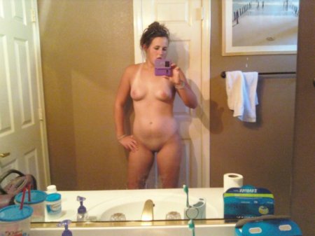 Титьки голые