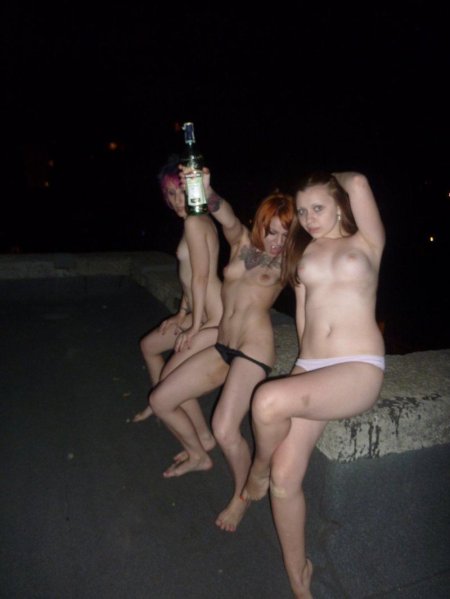 Пьяные девки голые